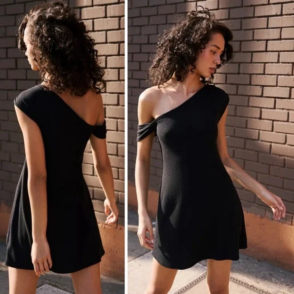 NWT Free People Beach Cora Mini in Black
Size Small - Picture 1 of 4